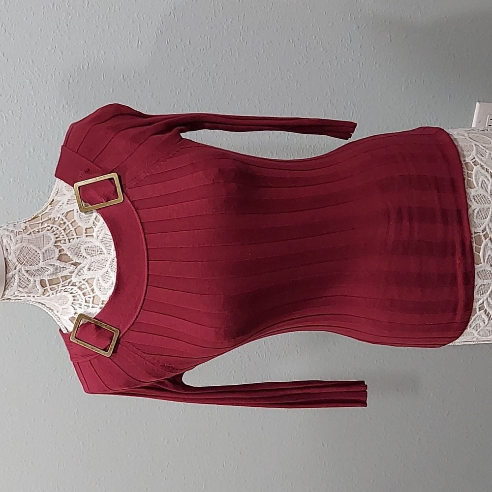 One step up y2k red 3/4 sleeve ribbed  sweater with buckle accent scoop neck s